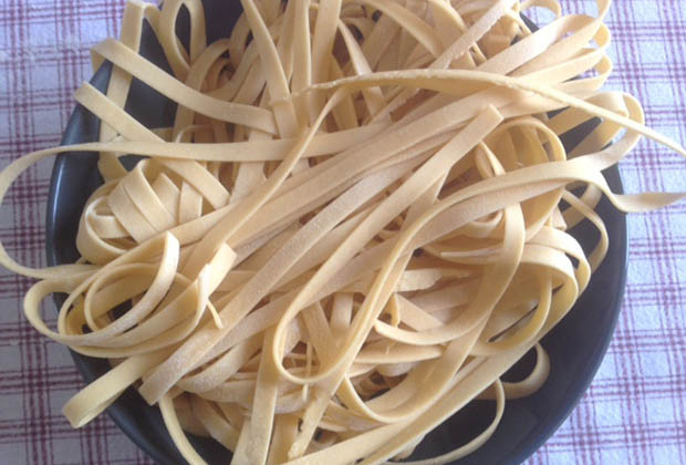pâtes-carbonara-denny-imbroisi